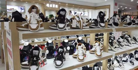 岷縣小南門又一家服裝批發(fā)城10月5日開始營業(yè),現(xiàn)場火爆進行中…